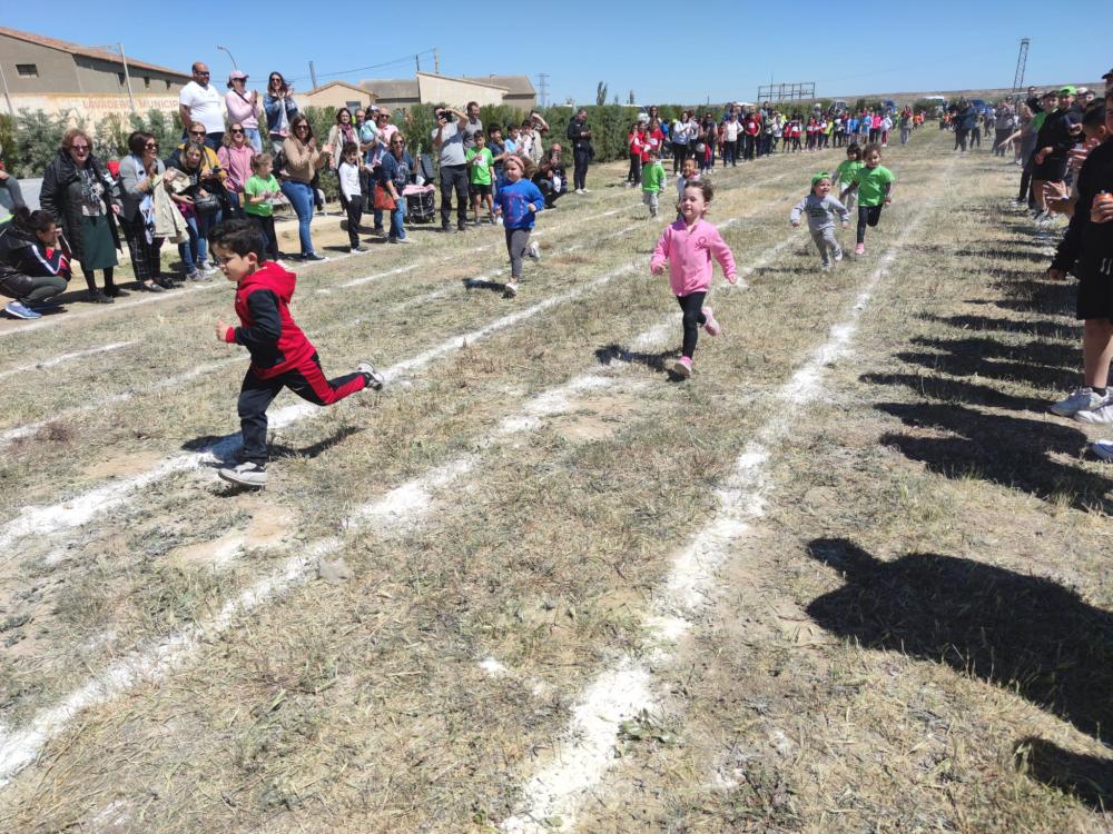 Imagen Cerca de 300 escolares participan en las XXX Jornadas de Atletismo Escolar de Candasnos