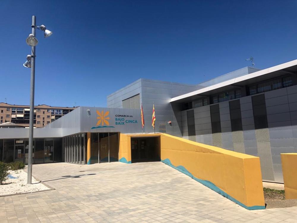 Imagen La Comarca del Bajo/Baix Cinca publica la licitación para la instalación de una cubierta solar fotovoltaica en el edificio de la sede comarcal