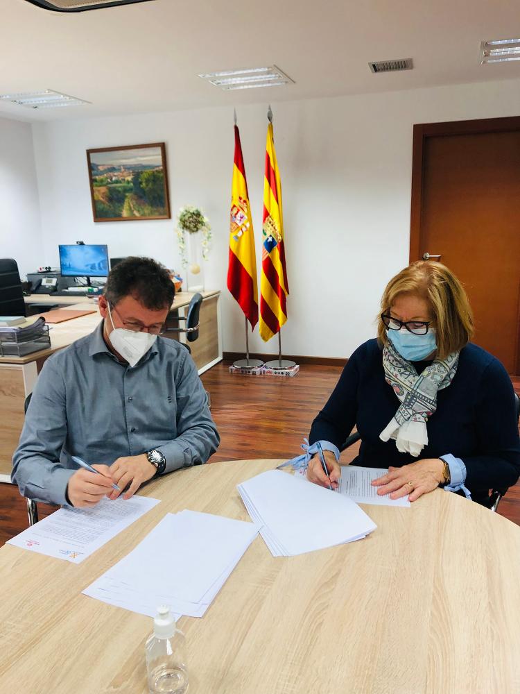 Imagen Firma del convenio entre la Comarca del Bajo/Baix Cinca y Cáritas Diocesana de Barbastro-Monzón