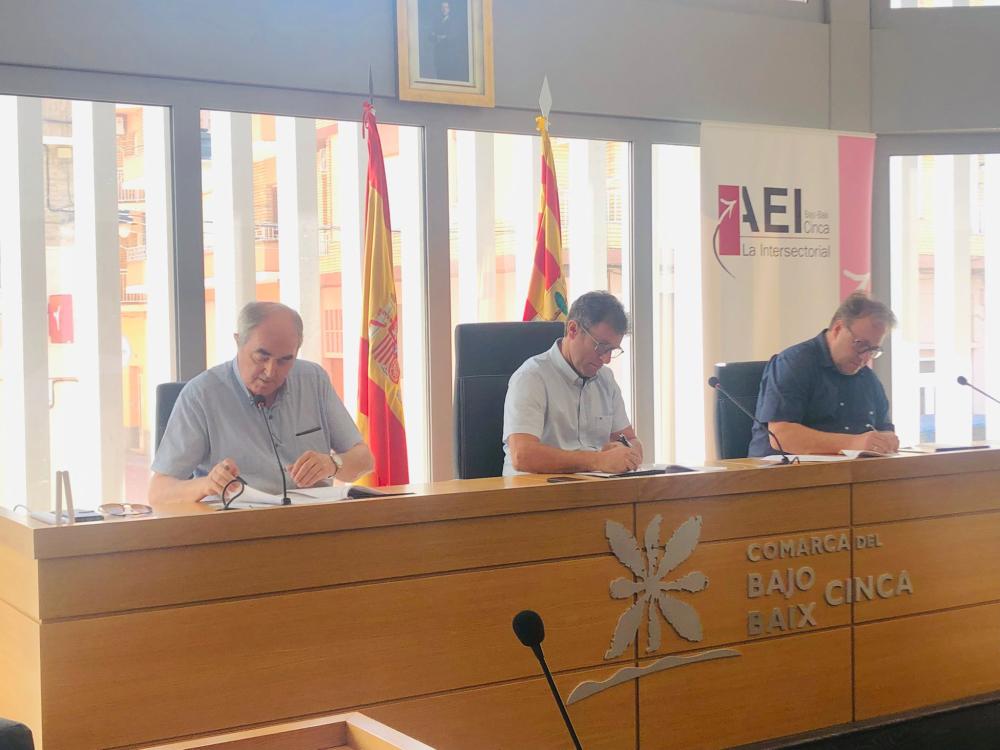 Imagen: Firma con la Cámara de Comercio de Huesca y la Intersectorial